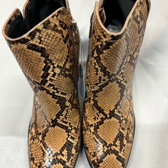 COPY - Kenneth Cole New York Womens Justin Lug Chelsea PG Zip-Up Ankle Boots Br… - Picture 6 of 8